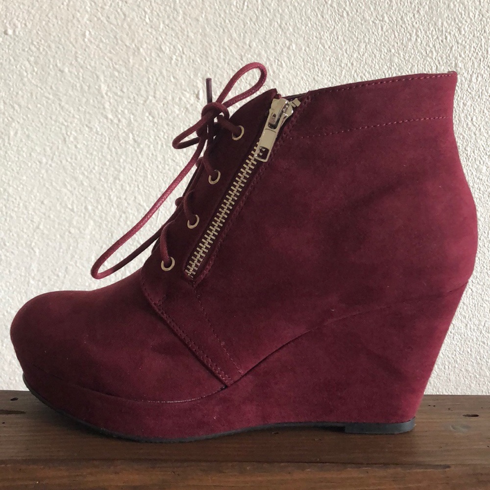 Maroon booties 😍